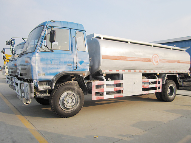 Front side viewt of 12,000 Litres Fuel Transport Truck Front side viewt of 12,000 Litres Fuel Transport Truck